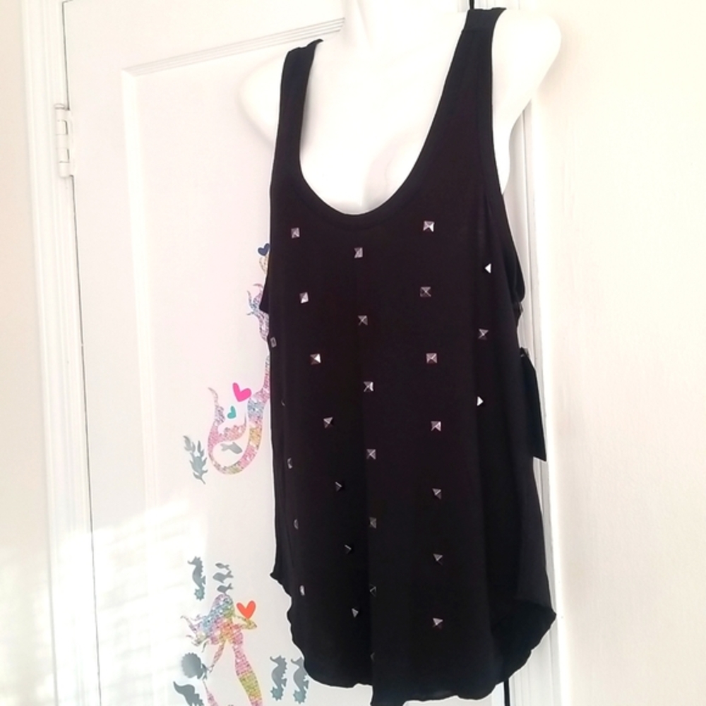 Highline Med black studded tank